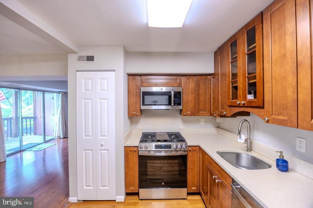 755 Fairview Ave Unit C - Photo 6 of 46