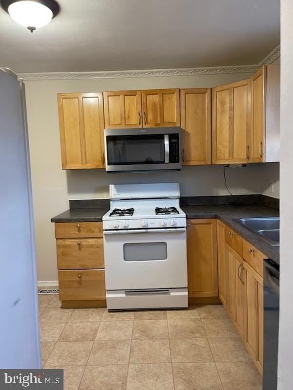 519 Stewart Ave - Photo 2 of 16