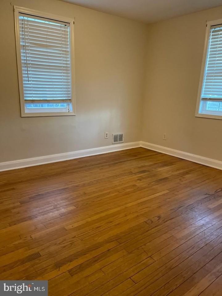 519 Stewart Ave - Photo 3 of 16