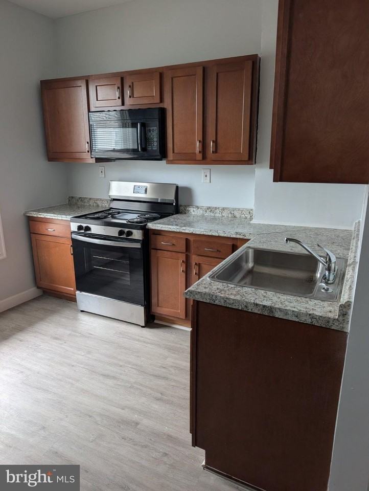 2817 Orleans St - Photo 4 of 15