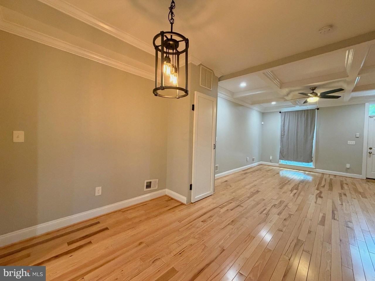 116 N Montford Ave - Photo 5 of 32