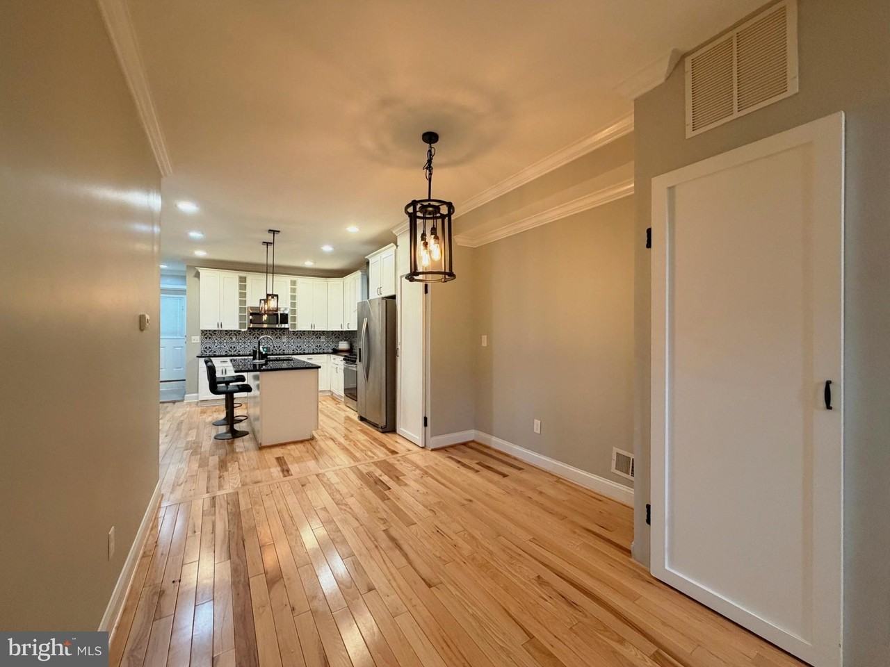 116 N Montford Ave - Photo 7 of 32