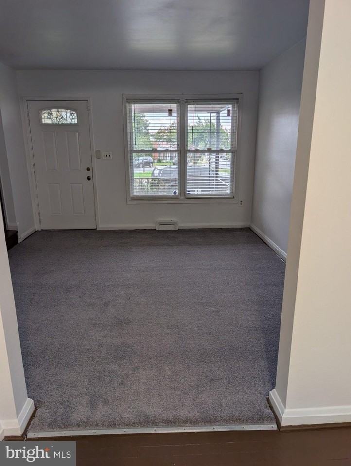 504 Queensgate Rd - Photo 2 of 11