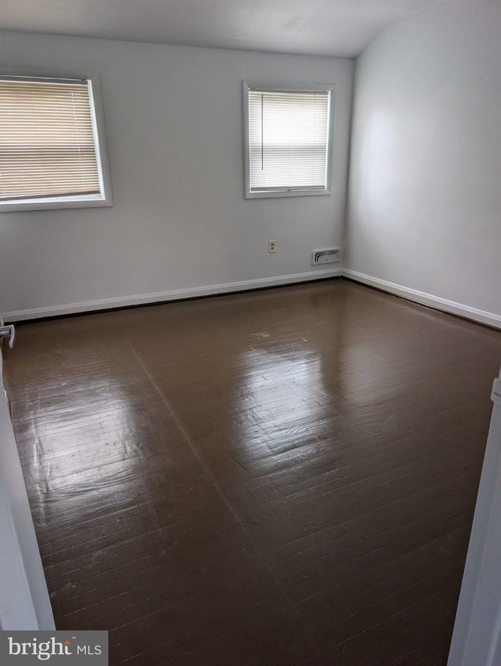 504 Queensgate Rd - Photo 7 of 11