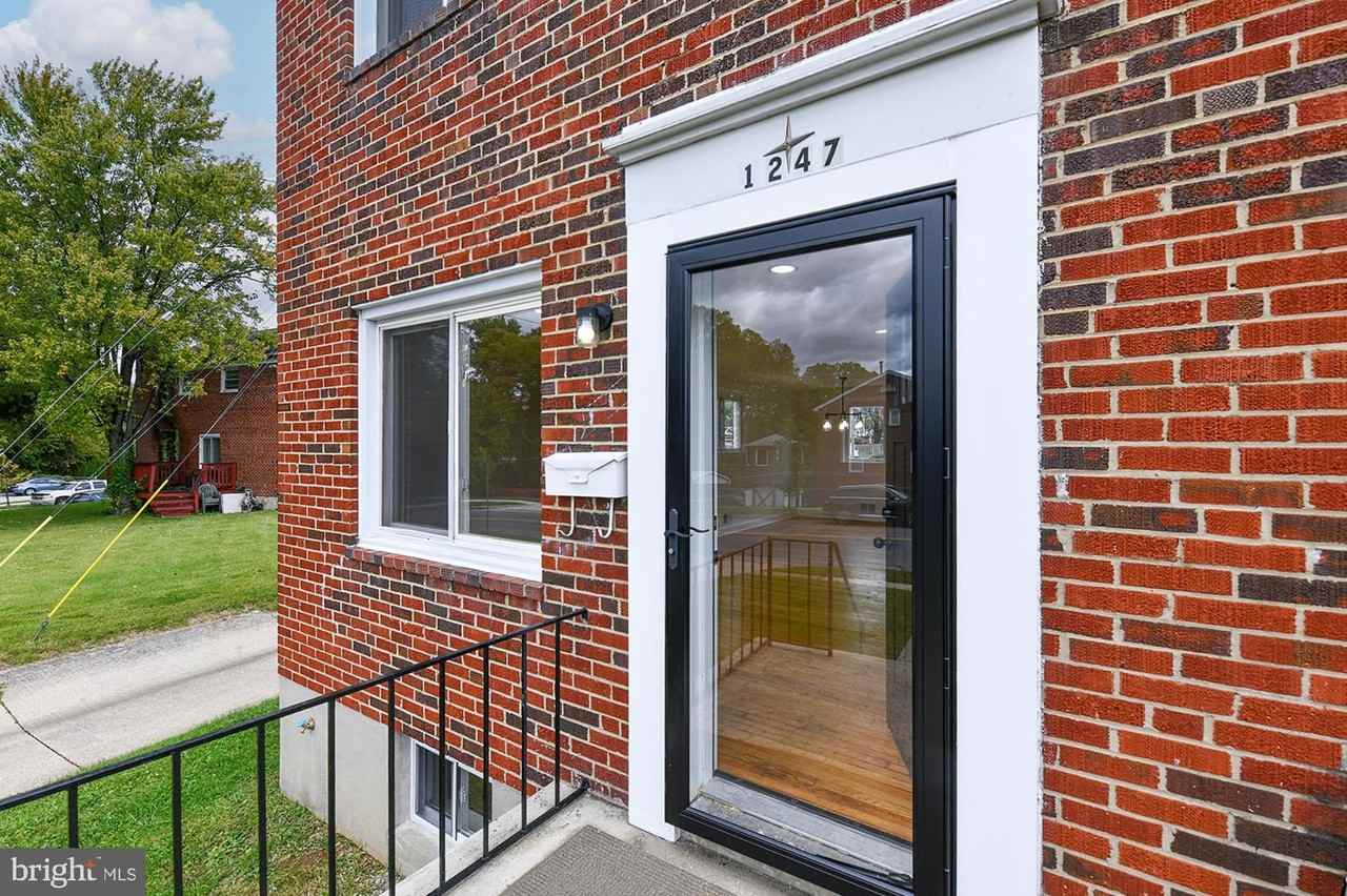 1247 Linkside Dr - Photo 2 of 33