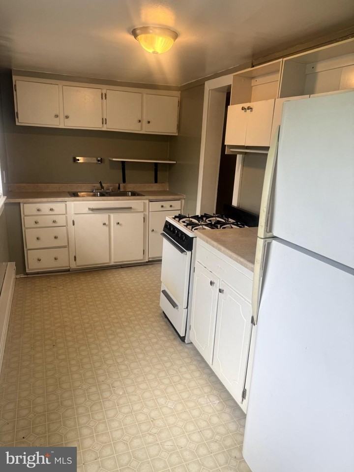 7267-UNIT 1 BENEDICT Avenue - Photo 4 of 20