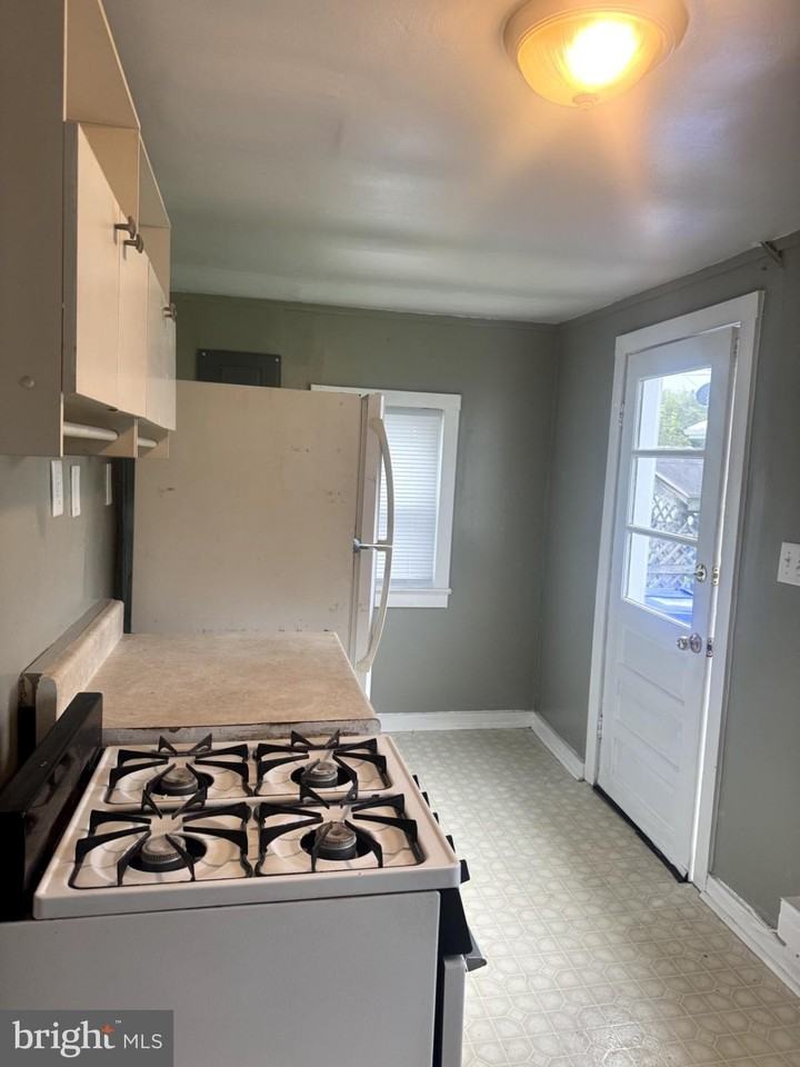 7267-UNIT 1 BENEDICT Avenue - Photo 5 of 20