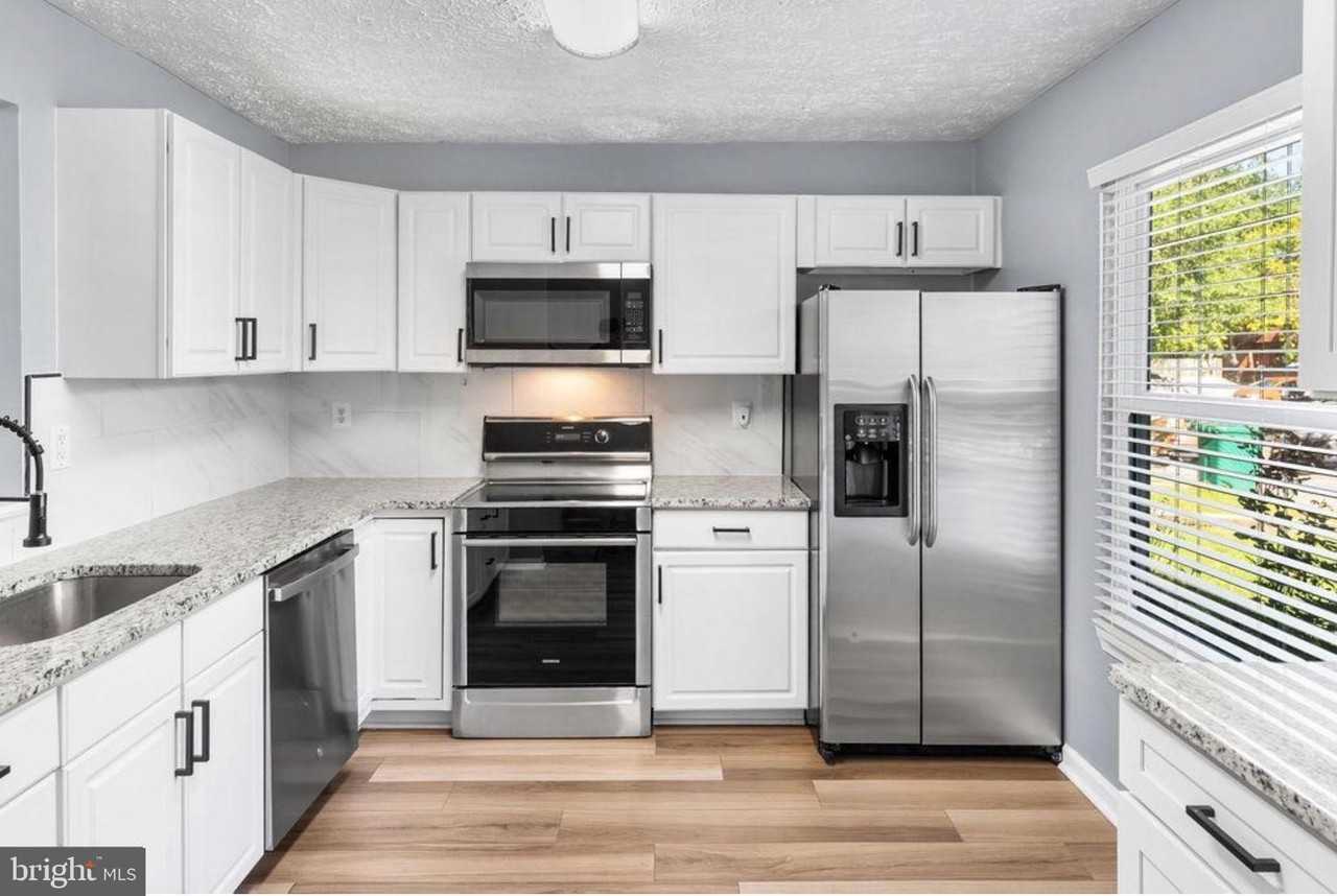 51 Keepsake Pl - Photo 3 of 18