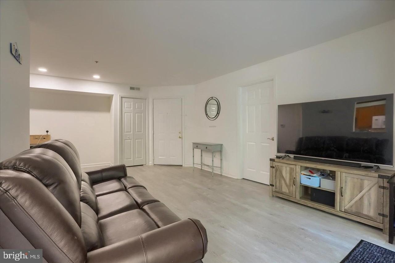 3815 Sunnyfield Ct #1C - Photo 3 of 42