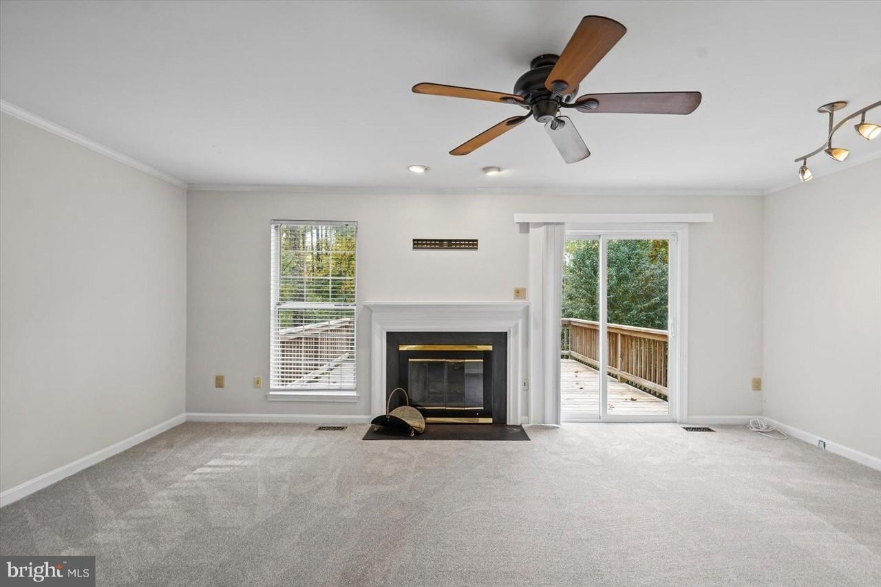 1850 Glendale Ln - Photo 4 of 37