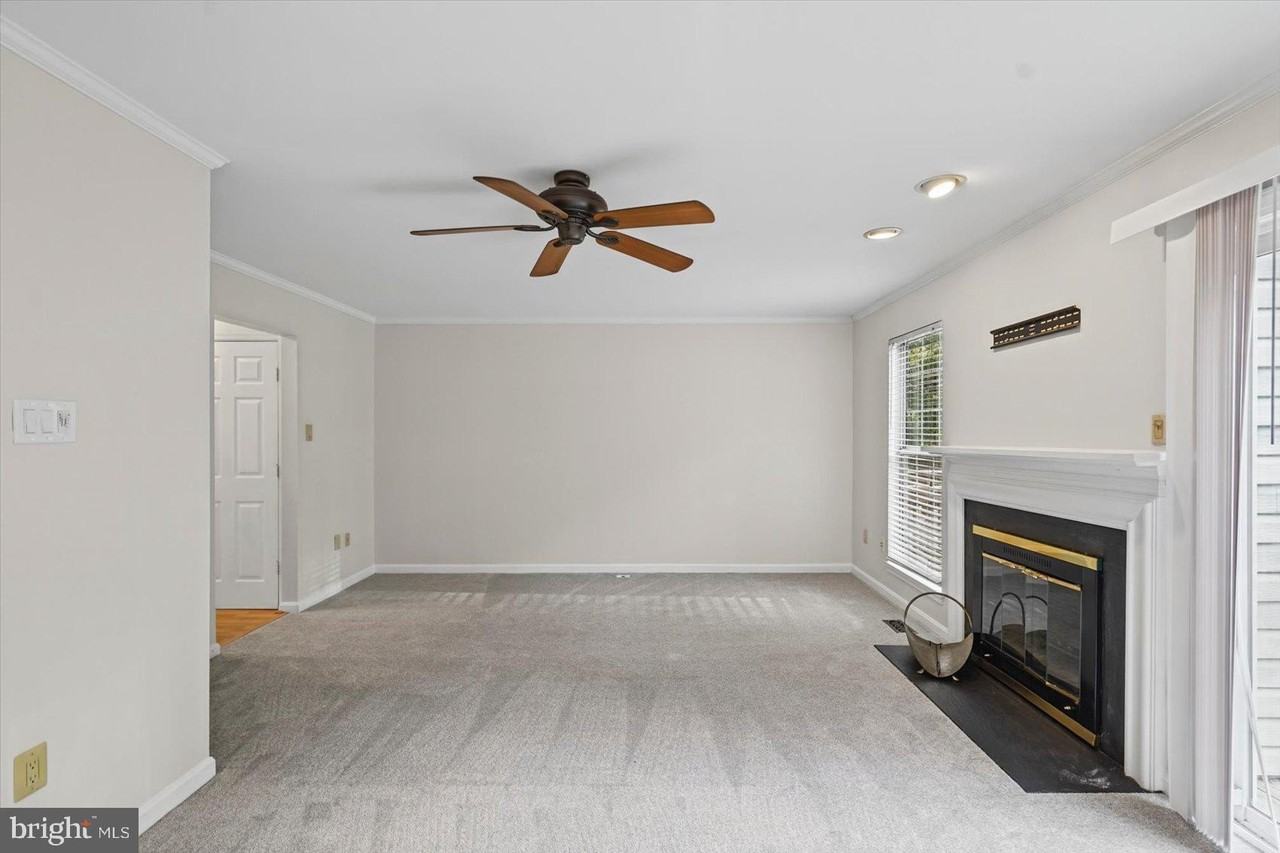 1850 Glendale Ln - Photo 5 of 37