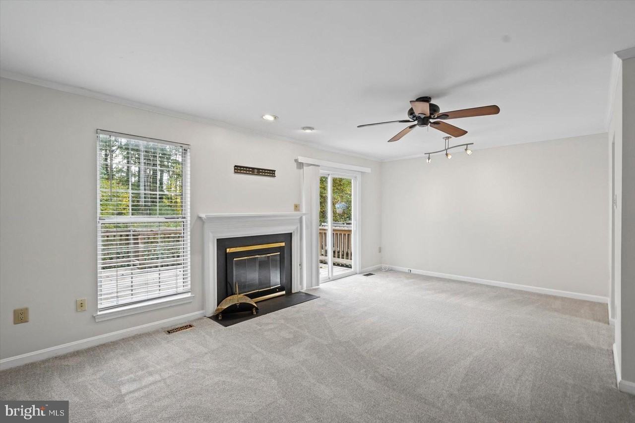 1850 Glendale Ln - Photo 6 of 37