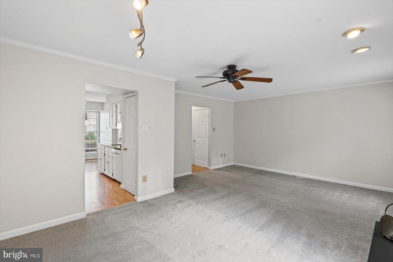 1850 Glendale Ln - Photo 7 of 37