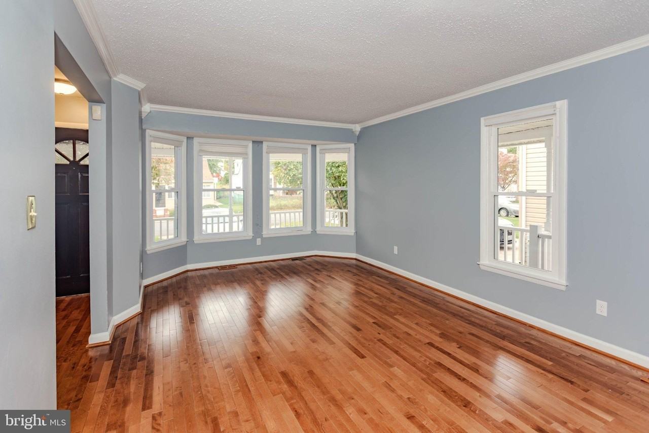 7317 Wye Ave - Photo 5 of 30