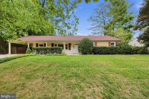 featured image of 8507 Victory Ln