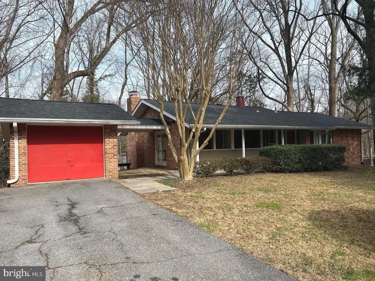8 Carderock Ct - Photo 2 of 23
