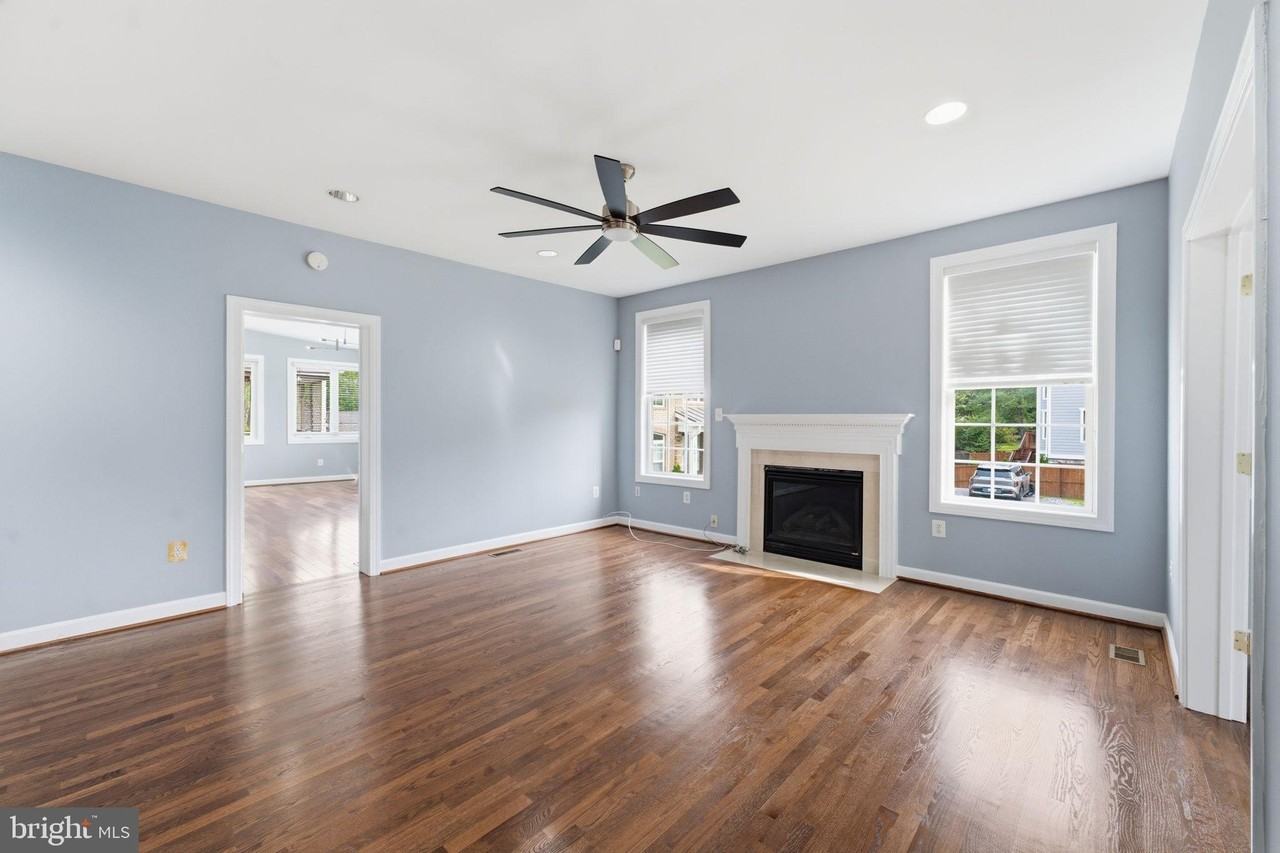 15621 Quince Orchard Rd - Photo 6 of 50