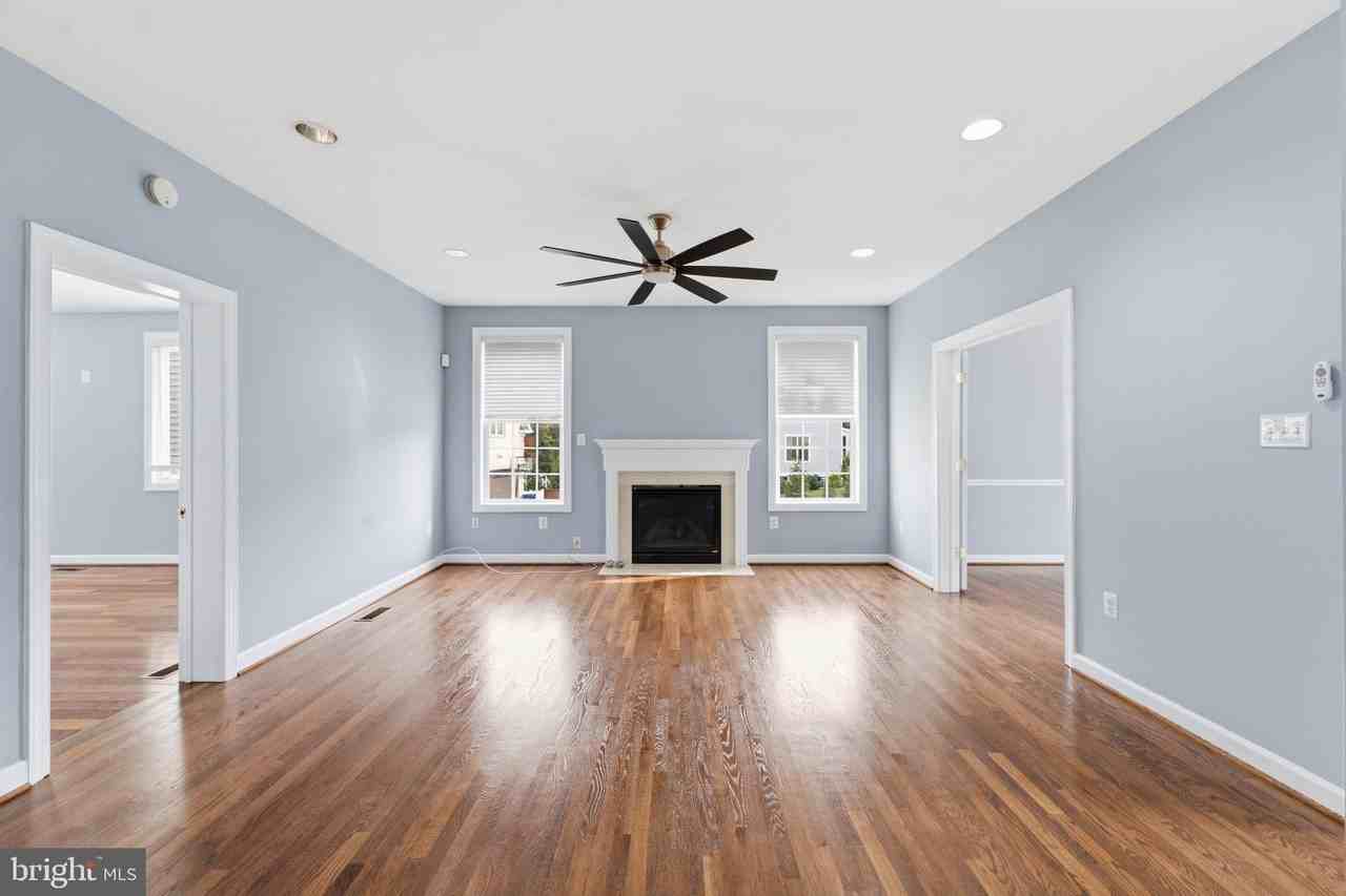 15621 Quince Orchard Rd - Photo 7 of 50