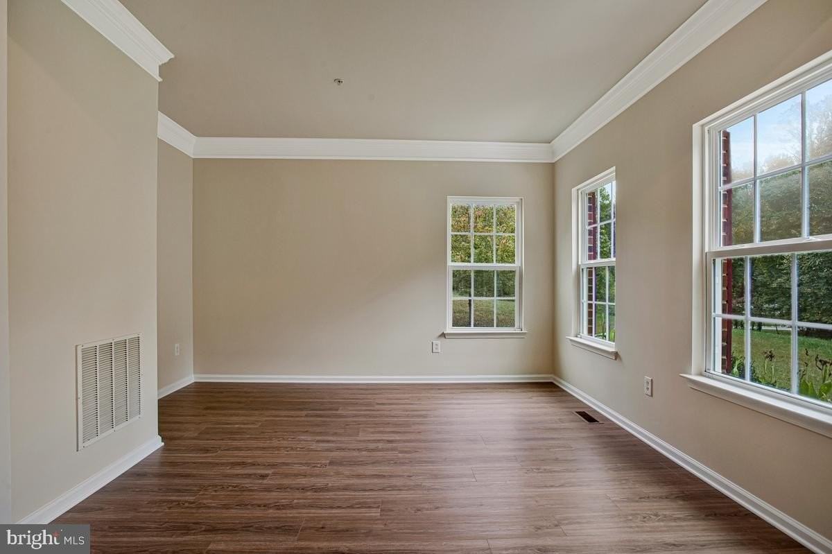 10600 Keepsake Ln - Photo 5 of 48