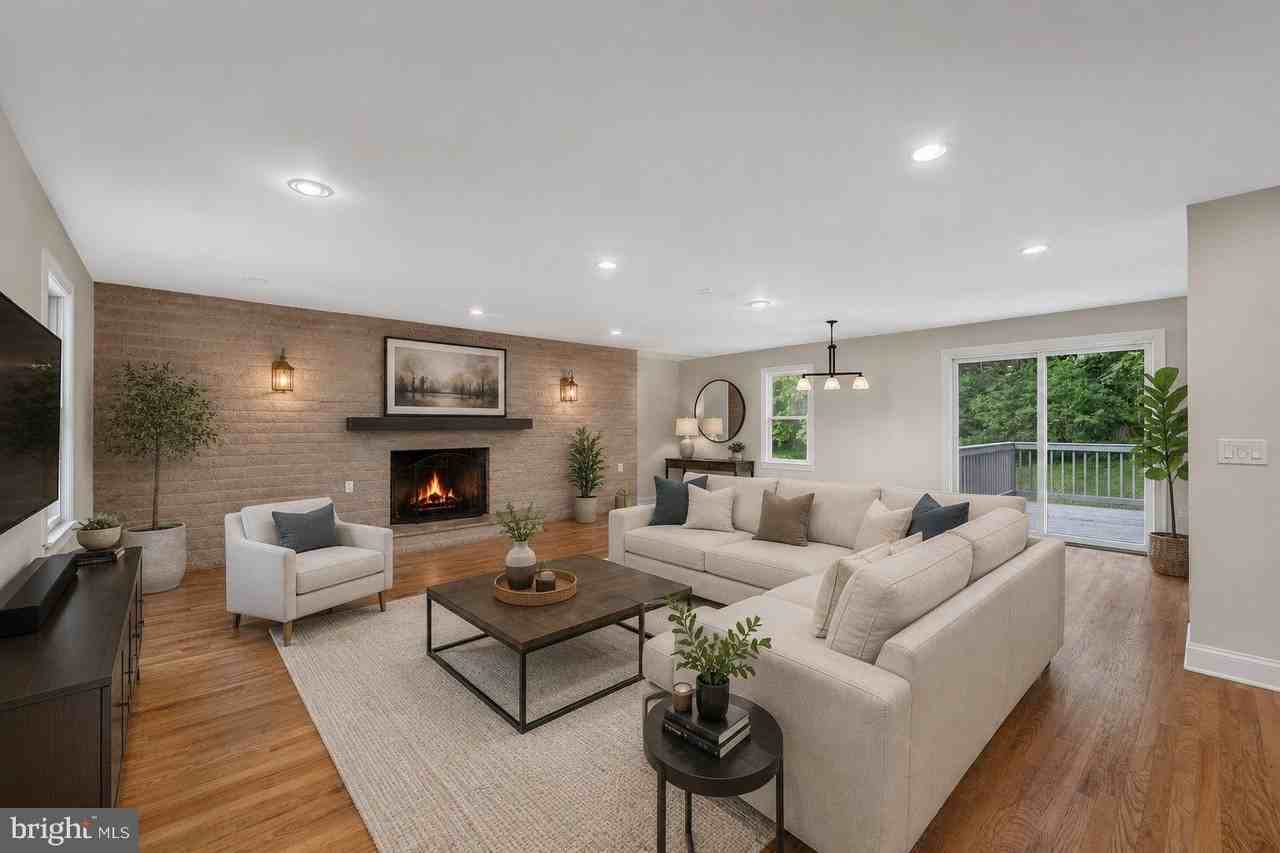7012 Noah Dr - Photo 2 of 33