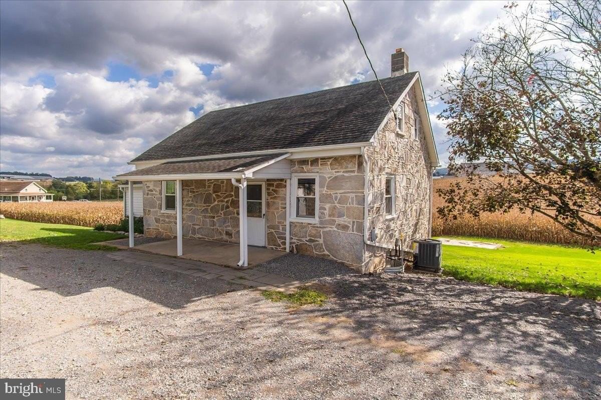 22143 Old Forge Rd - Photo 2 of 26