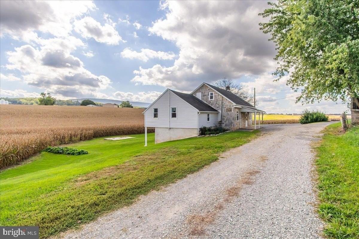 22143 Old Forge Rd - Photo 4 of 26