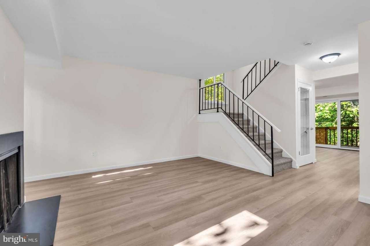 22 Trowbridge Ln - Photo 3 of 25