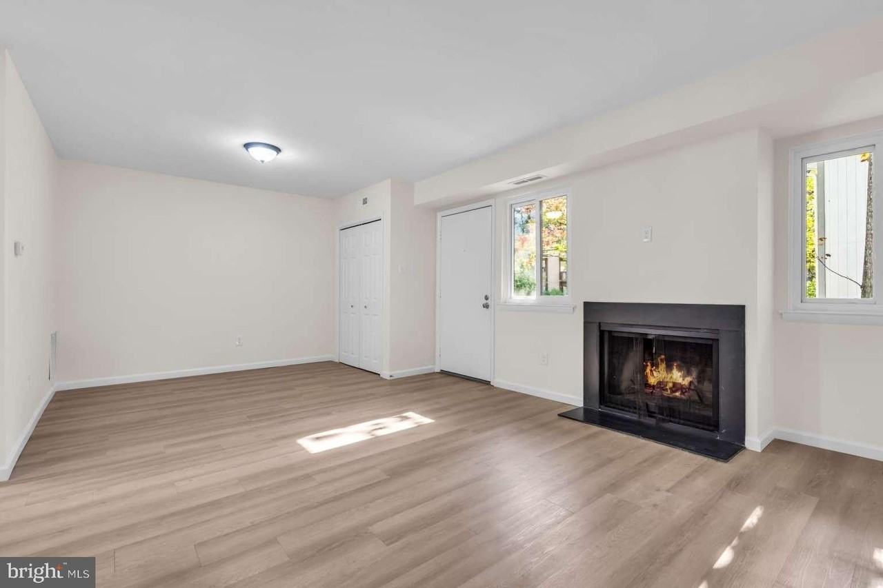 22 Trowbridge Ln - Photo 4 of 25