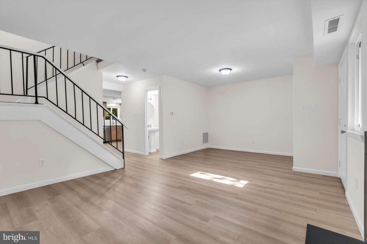 22 Trowbridge Ln - Photo 5 of 25