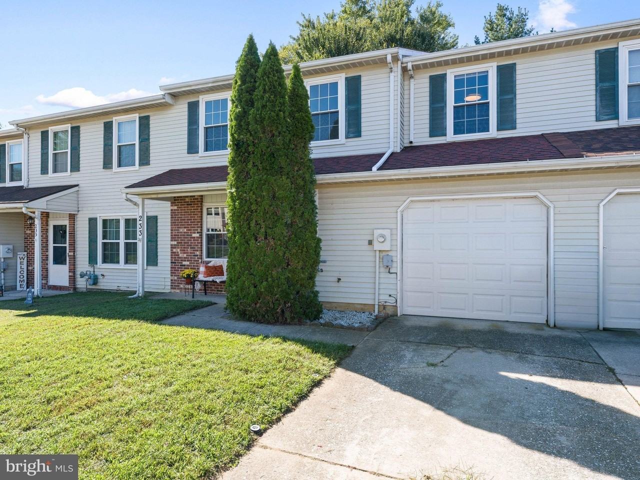 233 Lafayette Dr - Photo 2 of 31