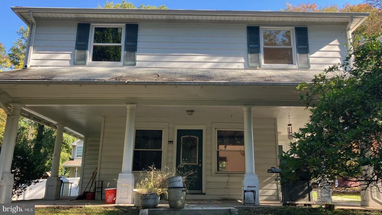 1056 River Rd - Photo 2 of 25