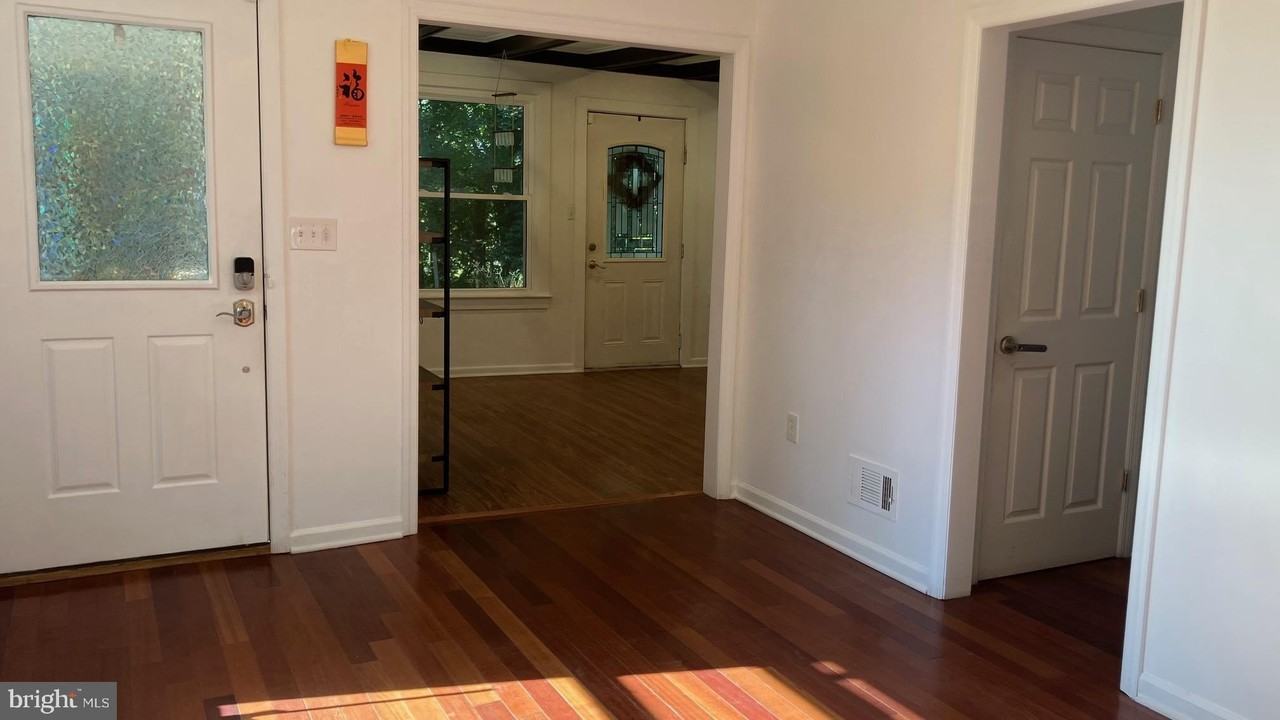 1056 River Rd - Photo 4 of 25