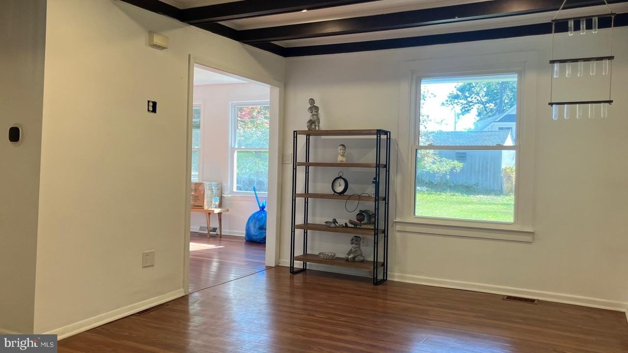 1056 River Rd - Photo 7 of 25