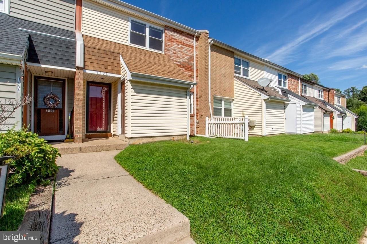 1437 Atterbury Way - Photo 2 of 16