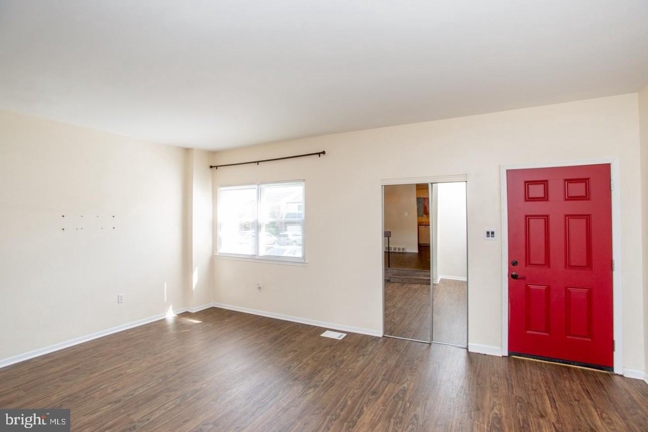 1437 Atterbury Way - Photo 3 of 16