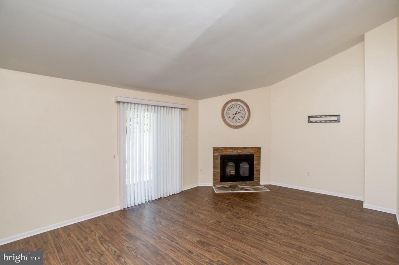 1437 Atterbury Way - Photo 7 of 16