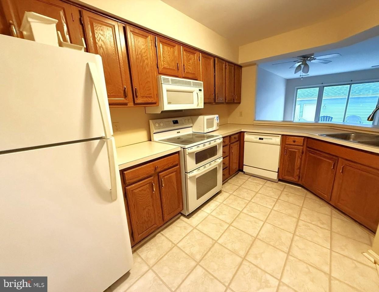 5446 Oxford Dr - Photo 2 of 11