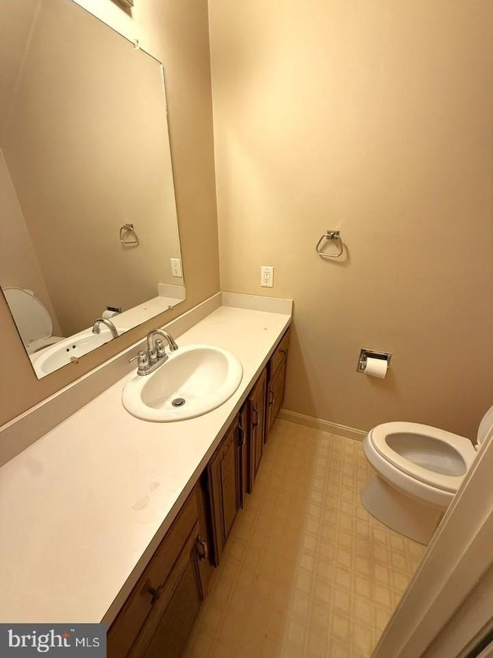 5446 Oxford Dr - Photo 4 of 11