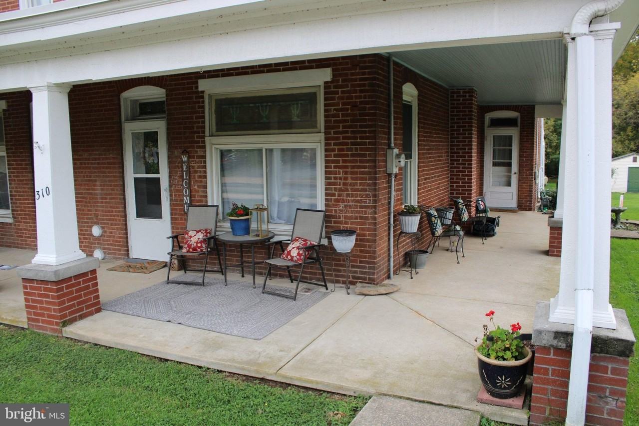 310 Monroe St - Photo 4 of 18