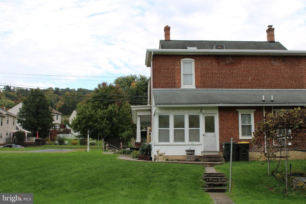310 Monroe St - Photo 5 of 18