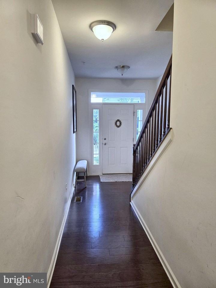 232 Fairfield Cir W - Photo 2 of 23