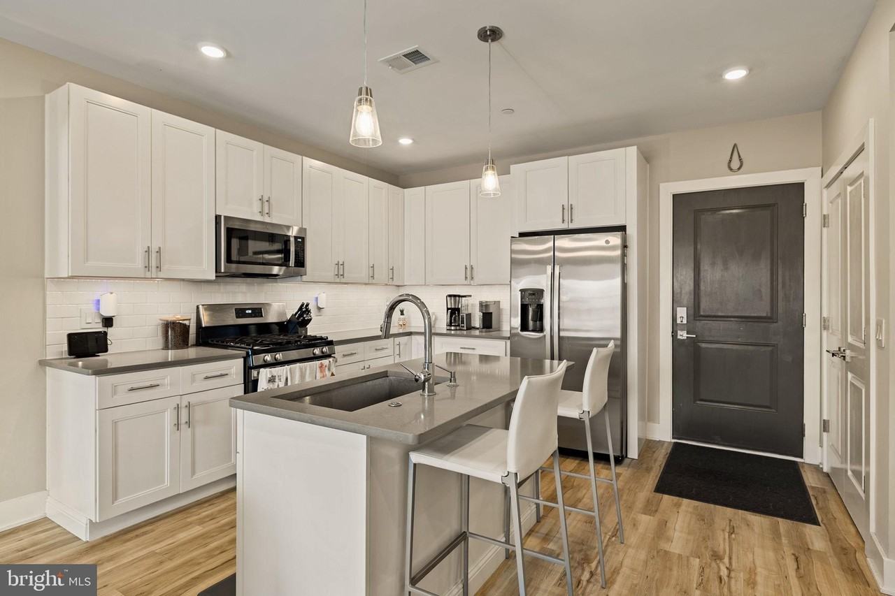 1148 N 2nd St #4B - Photo 3 of 36