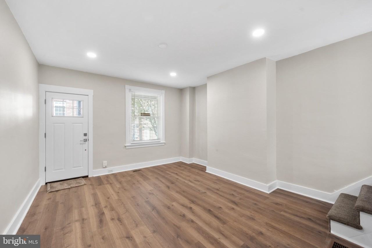 439 Dupont St - Photo 2 of 30
