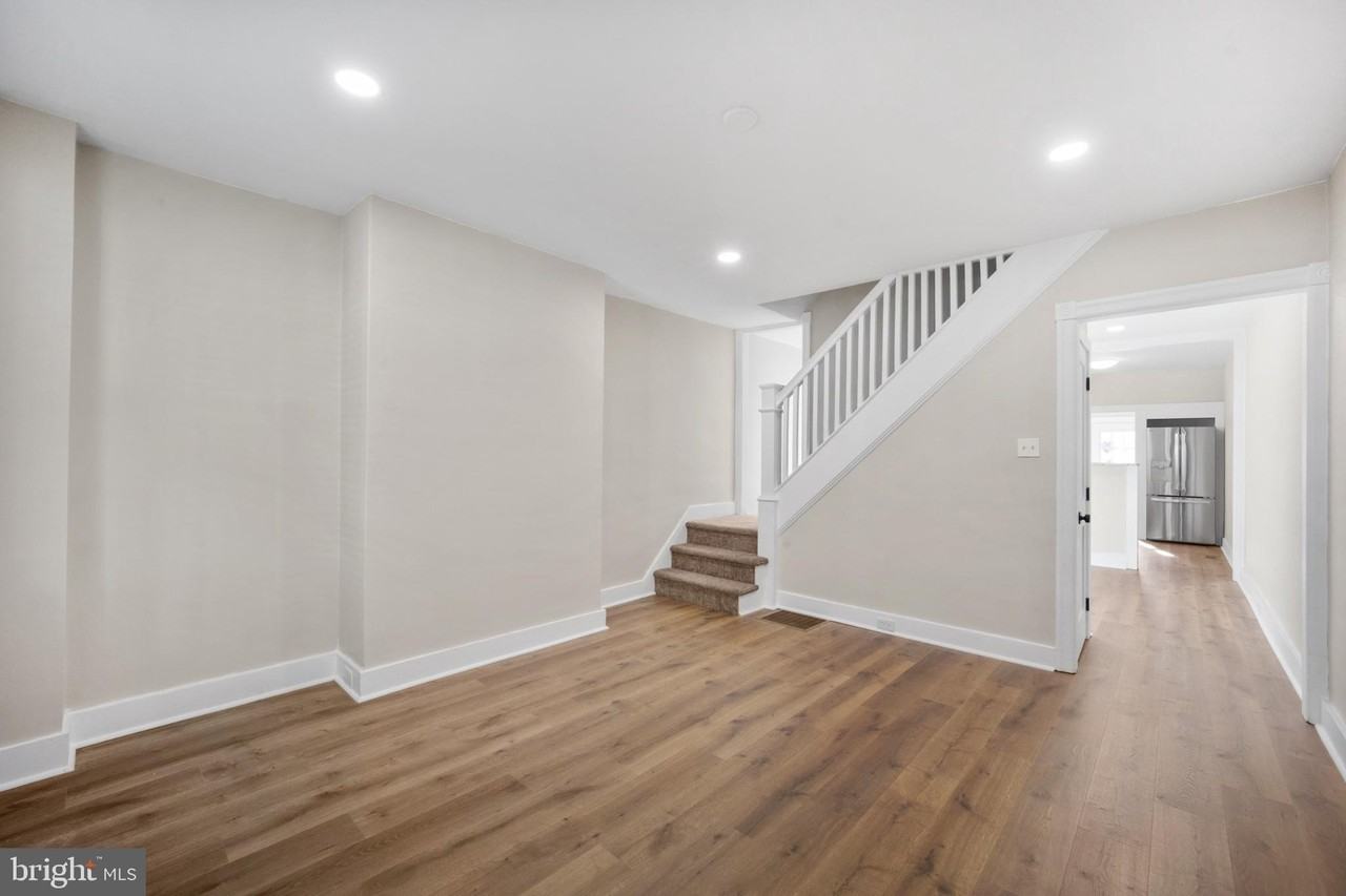 439 Dupont St - Photo 4 of 30