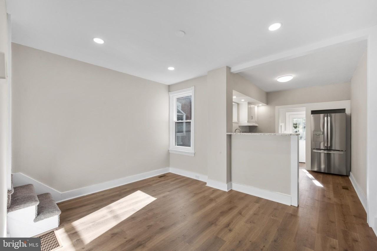 439 Dupont St - Photo 6 of 30