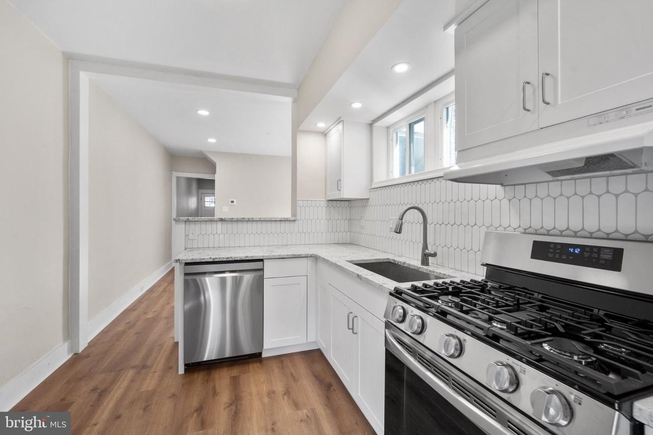 439 Dupont St - Photo 7 of 30