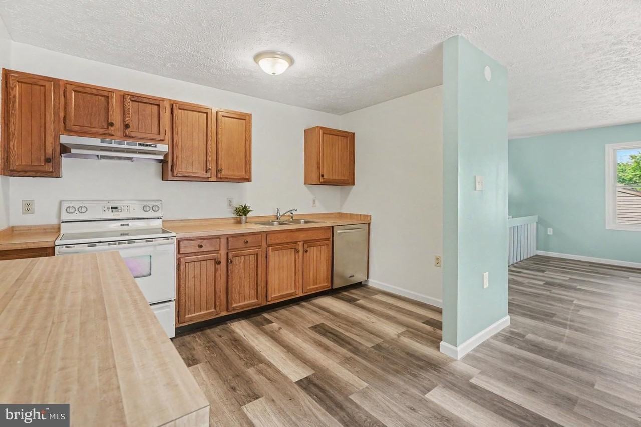 295 Juniper Dr - Photo 5 of 23