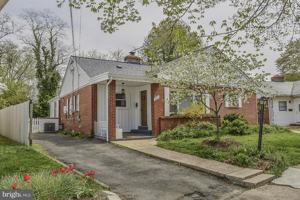 featured image of 305 S Fenwick St