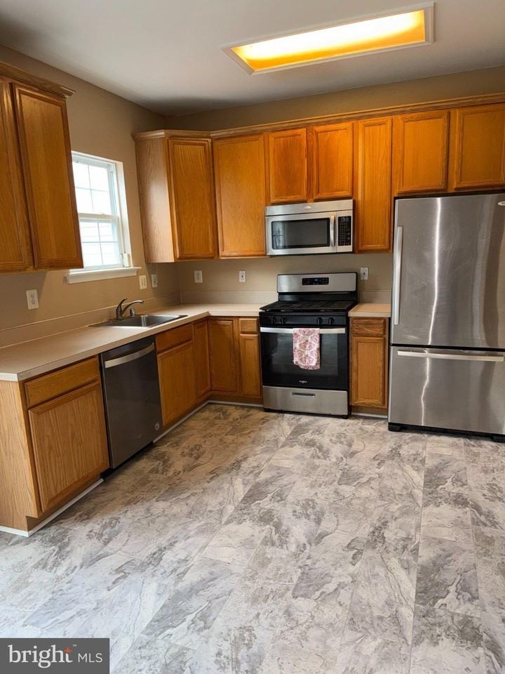 109 Meadows Ln - Photo 3 of 30