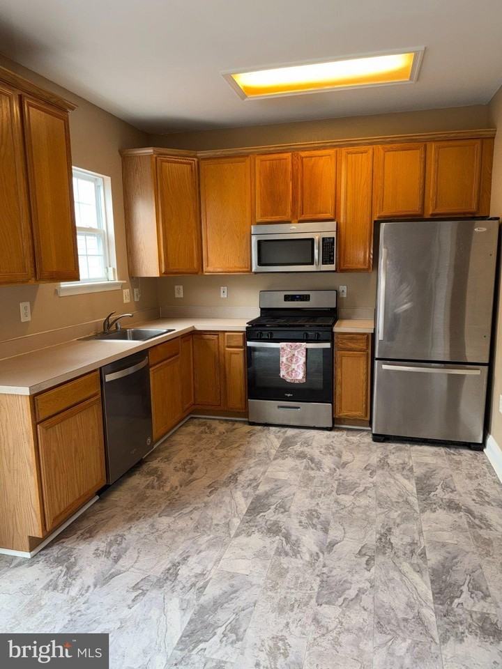 109 Meadows Ln - Photo 4 of 30
